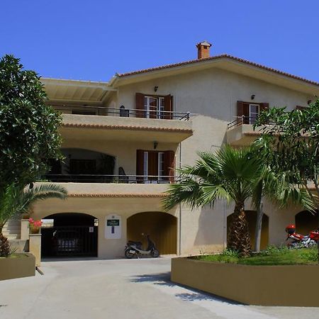 Villa Yiotevi Poros Town ภายนอก รูปภาพ