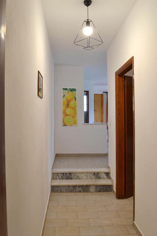 Villa Yiotevi Poros Town ภายนอก รูปภาพ