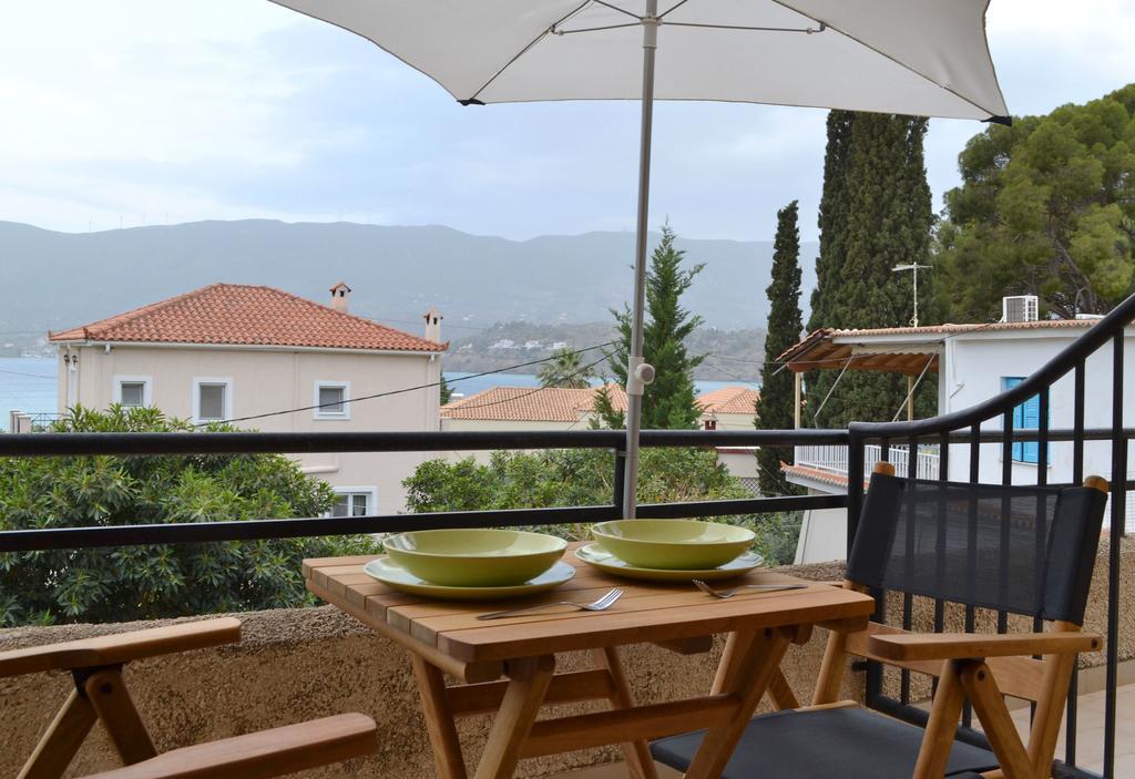 Villa Yiotevi Poros Town ภายนอก รูปภาพ
