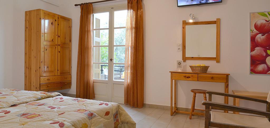 Villa Yiotevi Poros Town ภายนอก รูปภาพ