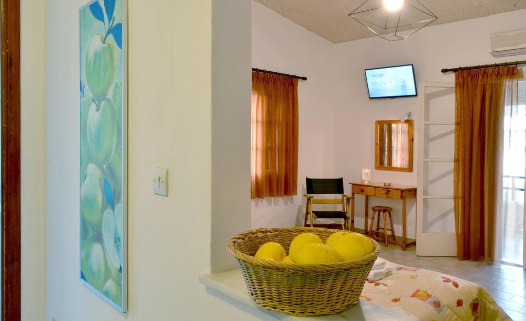 Villa Yiotevi Poros Town ภายนอก รูปภาพ