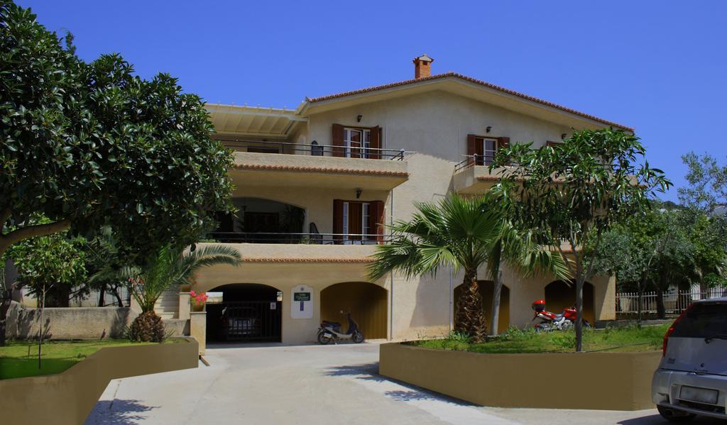 Villa Yiotevi Poros Town ภายนอก รูปภาพ